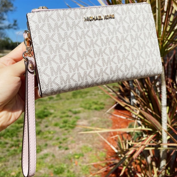 Michael Kors Jet Set Double Zip Phone Wristlet Vanilla Signature MK Powder Blush - Picture 1 of 5